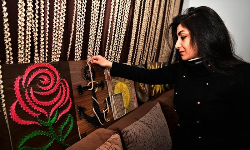 Rahaf Sharani, an art teacher and a designer, shows her pin and thread art works in Sweida city, Syria, on Jan. 23, 2022.Photo：Xinhua