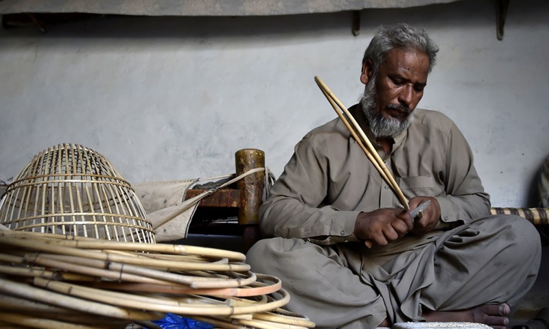 A man makes a birdcage on the outskirts of northwest Pakistan's Peshawar on Feb. 20, 2022.Photo:Xinhua