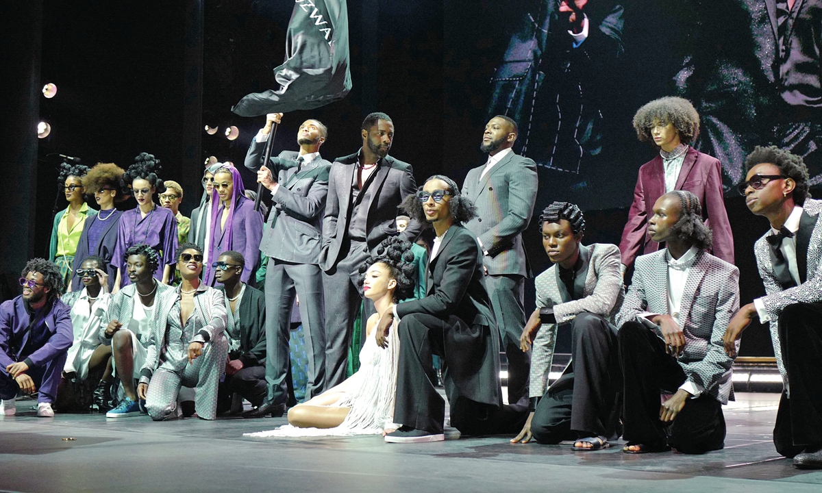 Models pose at the Ozwald Boateng show at Autumn/Winter 2022, London Fashion Week, in London on February 21, 2022. Photos: IC