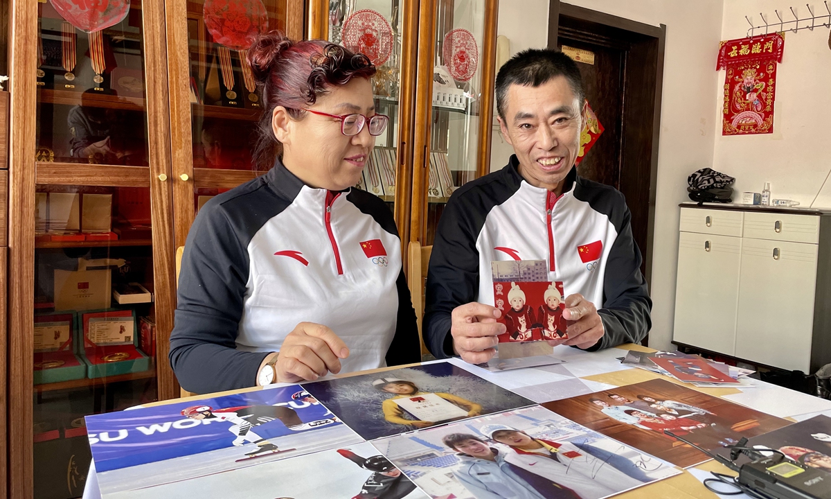 Fan Kexin's father Fan Shizhong and mother Nie Guiling display their daughter's photos on February 22, 2022 in Qitaihe,Heilongjiang Province. Photo: Wang Qi/Global Times