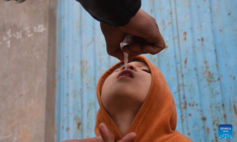 A health worker gives a polio vaccine to a child during an anti-polio vaccination campaign in Mazar-i-Sharif, capital of Balkh province, Afghanistan, Feb. 22, 2022.(Photo: Xinhua)