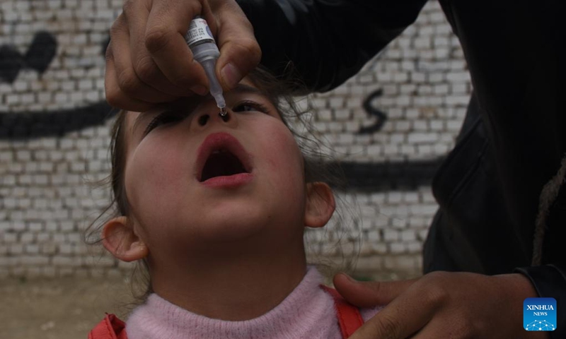 A health worker gives a polio vaccine to a child during an anti-polio vaccination campaign in Mazar-i-Sharif, capital of Balkh province, Afghanistan, Feb. 22, 2022.(Photo: Xinhua)