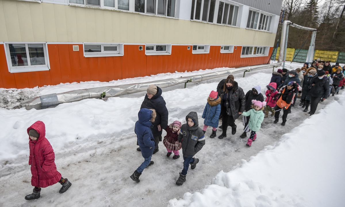 Civilians evacuated from eastern Ukraine are settled at a facility in Moscow, Russia on February 22, 2022. Photo: AFP