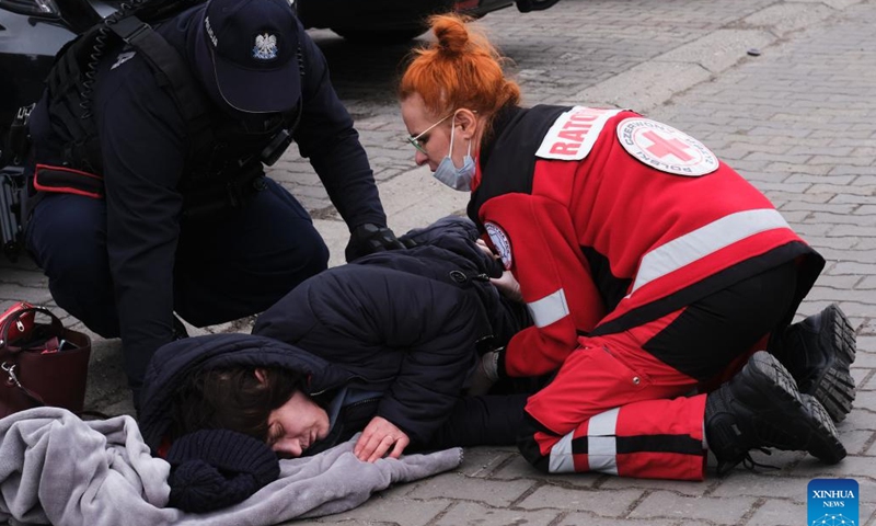 A fainted woman receives help at the Przemysl railway station in Przemysl, Poland, Feb. 27, 2022.

Recently, a large number of Ukrainian people arrived in Przemysl by train. (Xinhua/Meng Dingbo)