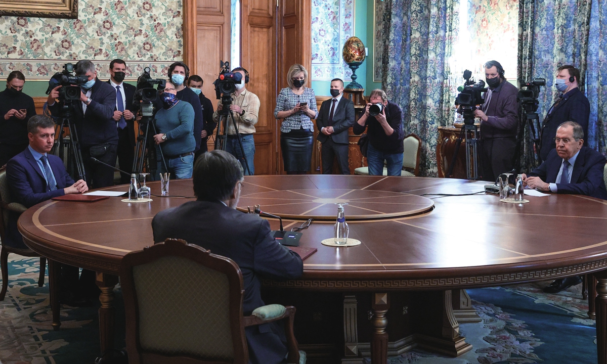 Russian Foreign Minister Sergei Lavrov (right) holds a meeting with representatives of Donetsk and Lugansk in Moscow on February 25, 2022. Lavrov said Moscow was ready for talks if Ukraine's military surrendered. Photo: AFP