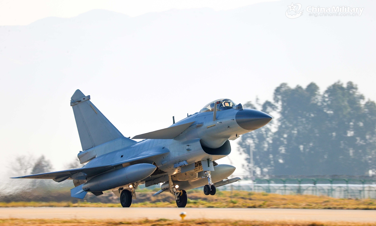 A J-10 fighter jet attached to an aviation brigade of the air force under the PLA Southern Theater Command takes off from the runway during a combat flight training exercise on February 9, 2022. Photo:China Military