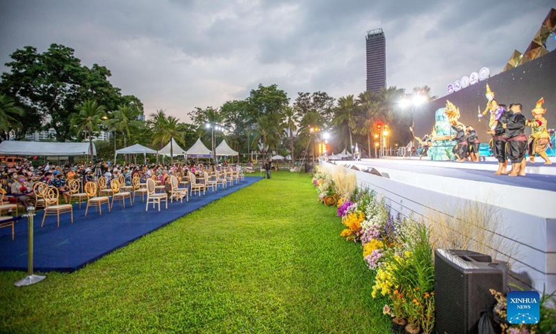 People watch a traditional Thai dance during the 40th Thailand Tourism Festival at Lumpini Park in Bangkok, Thailand, Feb. 22, 2022. The Tourism Authority of Thailand (TAT) held the 40th Thailand Tourism Festival at Bangkok's Lumpini Park, showcasing famous landmarks, local customs, cultural heritage and local specialties from five regions of Thailand.(Photo: Xinhua)