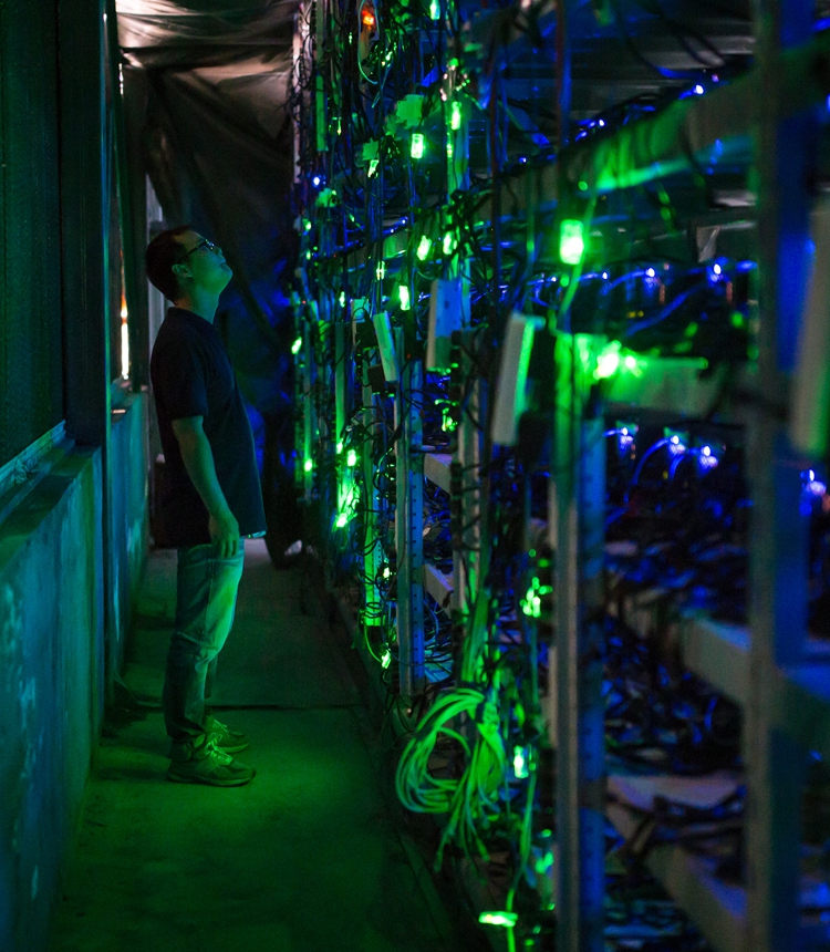 A worker checks on Bitcoin mining equipment at a facility in the Garze Tibetan Autonomous Prefecture, Southwest China's Sichuan Province in 2019. File photo: VCG