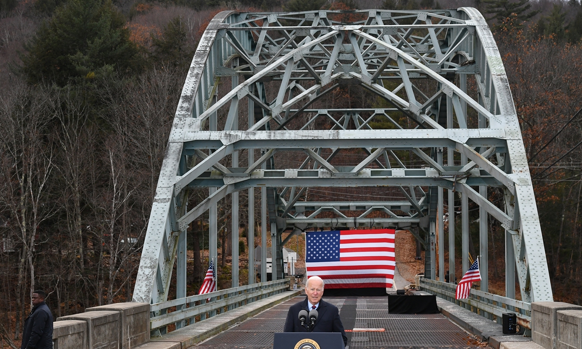US President Joe Biden speaks on infrastructure at the NH 175 bridge over the Pemigewasset River in Woodstock, New Hampshire, the US on November 16, 2021. Photo: AFP