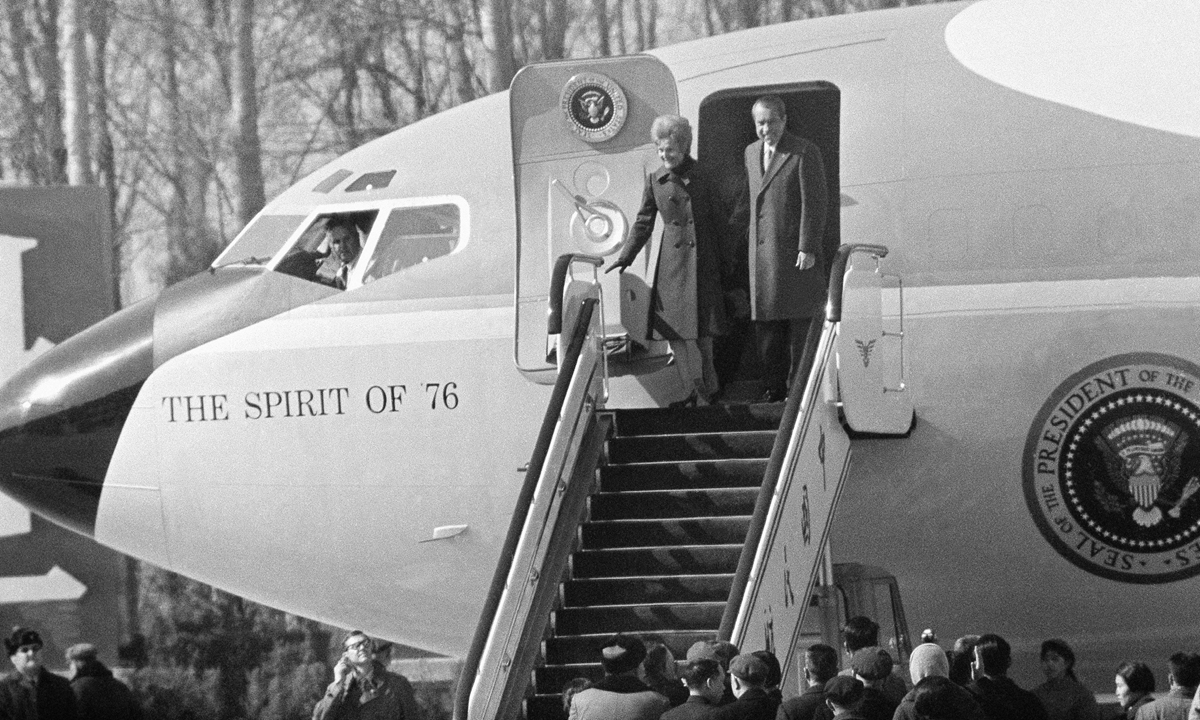 Former US President Richard Nixon and his wife Pat Nixon arrive in Beijing on February 21, 1972. Photo: VCG