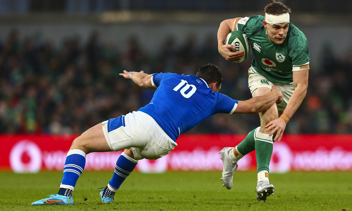 Irish crush depleted Italy 576 in Six Nations to keep title hopes