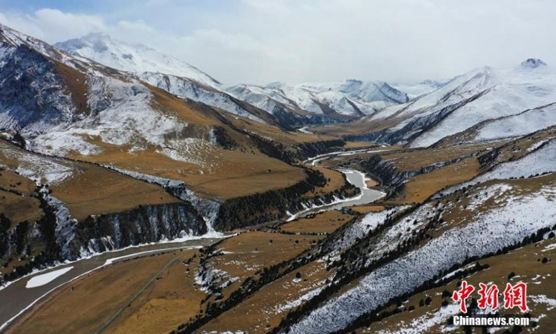 Photo shows snow covered Sanjiangyuan National Park in Yushu, Tibetan autonomous prefecture of Northwest China's Qinghai Province, Feb. 27, 2022. Sanjiangyuan, meaning the source of three rivers, is home to the headwaters of the Yangtze, Yellow and Lancang rivers. (Photo: China News Service/Ma Mingyan)
