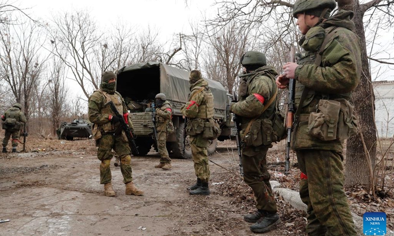 Photo taken on March 1, 2022 shows armed personnel in Donetsk.(Photo: Xinhua)