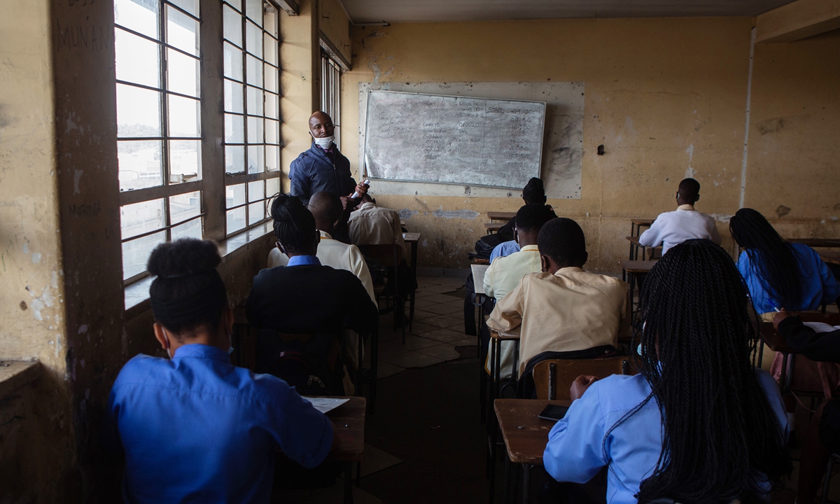 A teacher conducts a lesson to students who showed up for the first day of school on March 15, 2021, after a long break due to a COVID-19 imposed lockdown in Harare, Zimbabwe. Photo: VCG