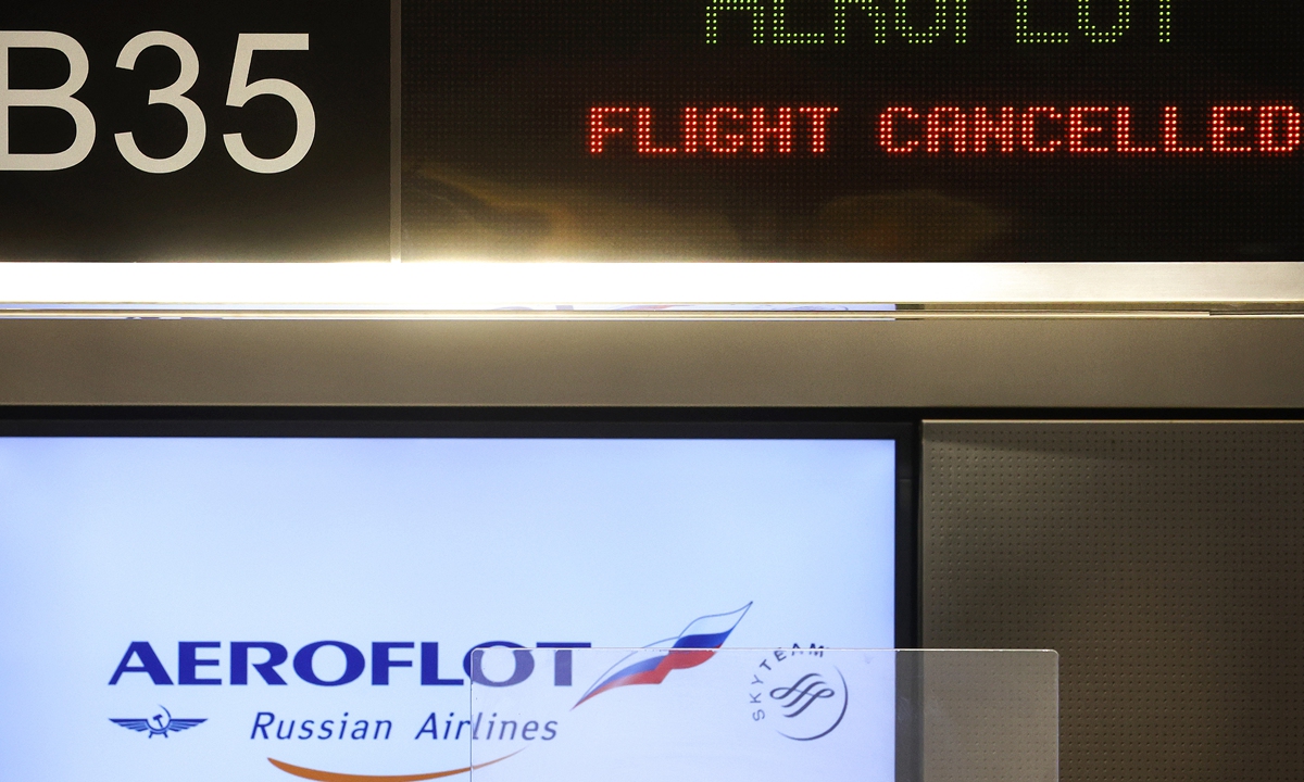 A sign reads 'Flight Cancelled' at the Aeroflot check-in counter in the Tom Bradley International Terminal at Los Angeles International Airport on March 02, 2022 in Los Angeles, California, the US. Photo: VCG 

