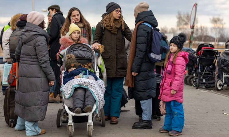 People from Ukraine arrive at Medyka, Poland, Feb. 26, 2022.(Photo: Xinhua)