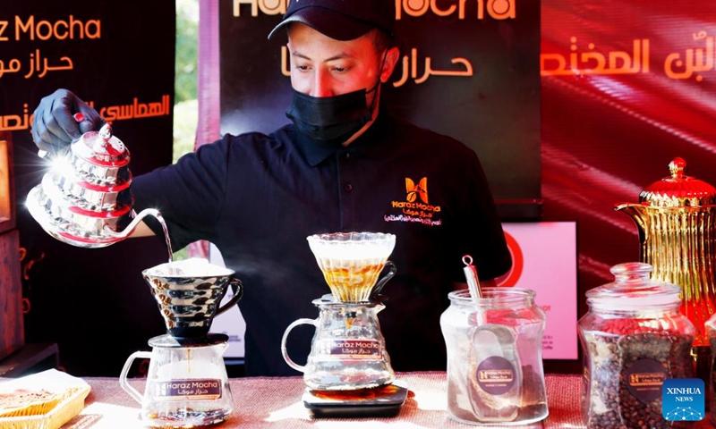 A vendor prepares coffee for visitors at a booth during a coffee-planting festival in Sanaa, Yemen, March 3, 2022.Photo:Xinhua