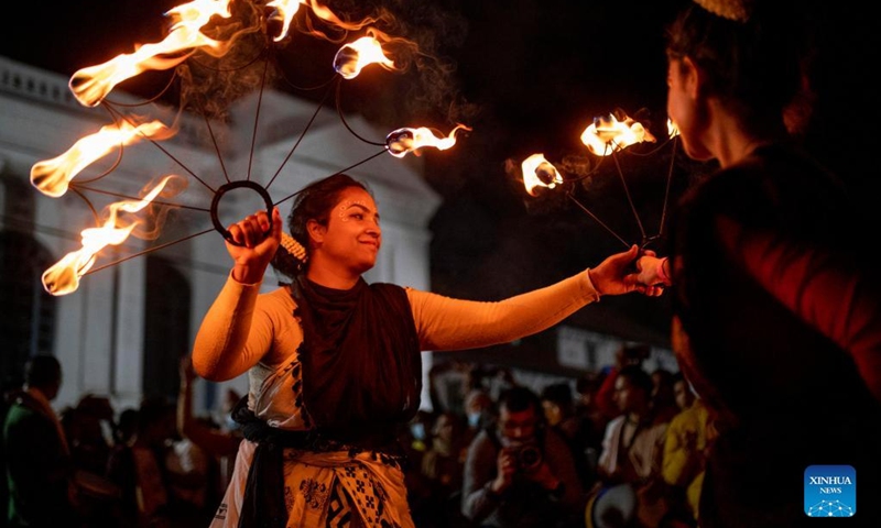 A woman performs a ceremony of lights for world peace in Kathmandu, Nepal, March 2, 2022.(Photo: Xinhua)