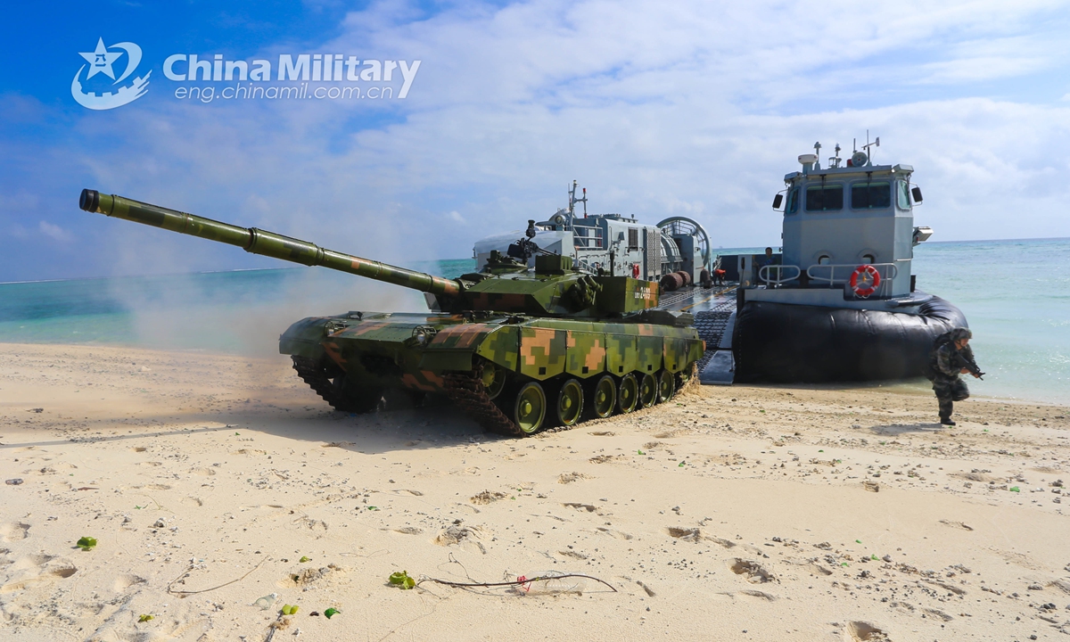 An army main battle tank rolls out of a naval air cushioned landing craft during a joint combat training exercise conducted by an army brigade and a naval landing ship group under the PLA Southern Theater Command on Feb 8. Photo:China Military
