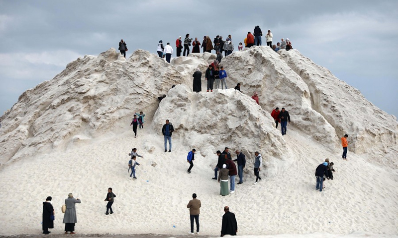 People play on the salt mountains in Port Fouad, a city in Egypt's Port Said Governorate, on March 4, 2022.(Photo: Xinhua)
