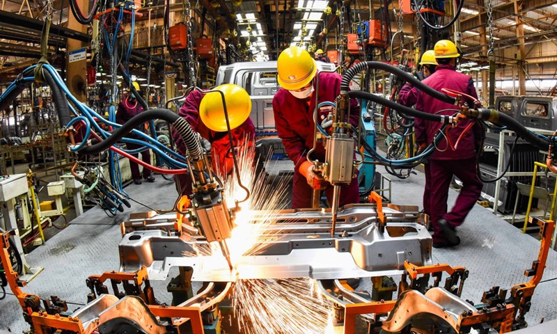 Workers weld at a workshop of an automobile manufacturing enterprise in Qingzhou City, east China's Shandong Province, Feb. 28, 2021.(Photo: Xinhua)