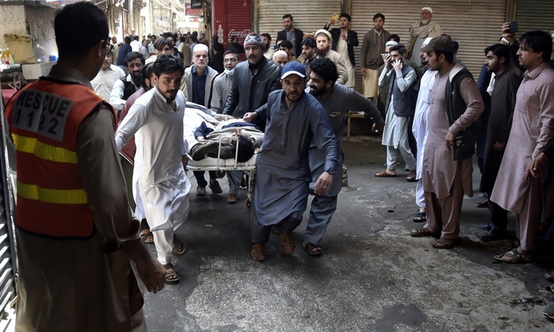 People transfer victims to a hospital following a blast in Peshawar, Pakistan, on March 4, 2022.Photo:Xinhua