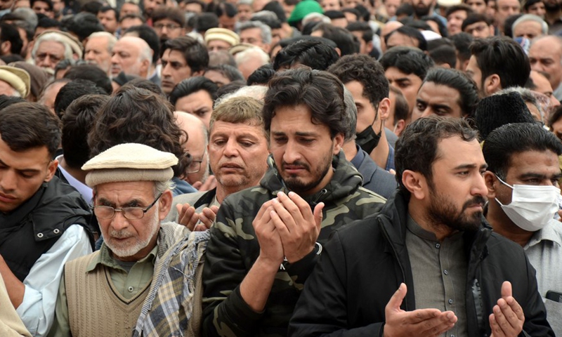 People attend a funeral of victims following a blast in northwest Pakistan's Peshawar on March 5, 2022.Photo:Xinhua