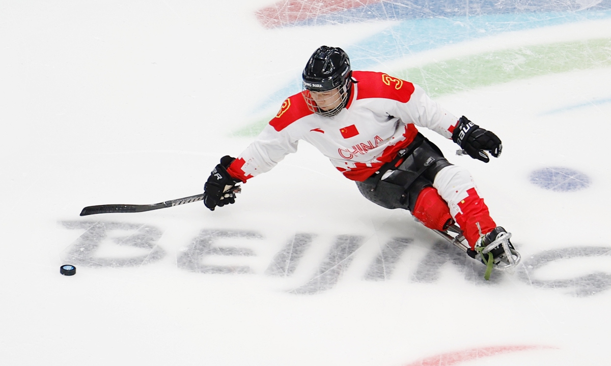 A player of China's Paralympics Ice Hockey team in a game against Slovakia on March 5, 2022. Photo: VCG