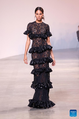 A model presents a creation of Hermes' Fall/Winter 2022 ready-to-wear collections during Paris Fashion Week in Paris, France, on March 5, 2022.Photo:Xinhua