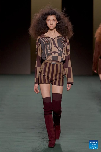 A model presents a creation of Hermes' Fall/Winter 2022 ready-to-wear collections during Paris Fashion Week in Paris, France, on March 5, 2022.Photo:Xinhua