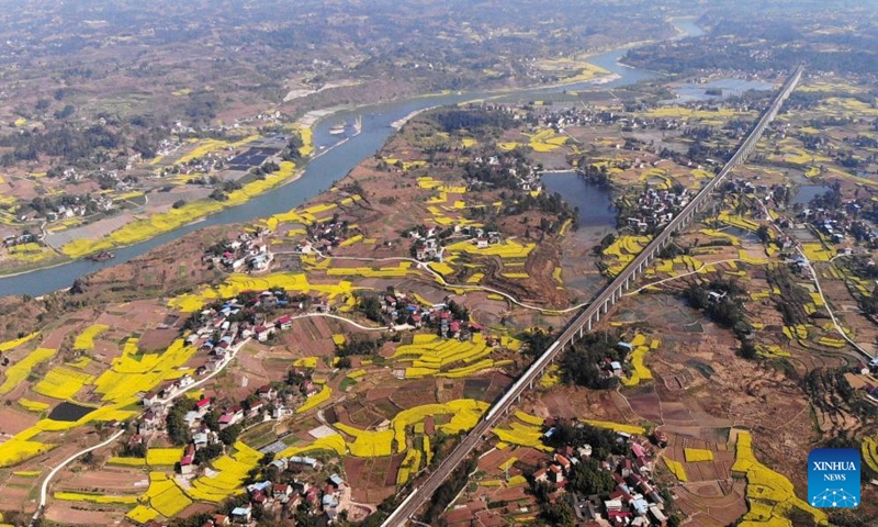 Photo taken on March 7, 2022 shows Neijiang section of Chengdu-Chongqing railway in southwest China's Sichuan Province. (Photo by Huang Zhenghua/Xinhua)