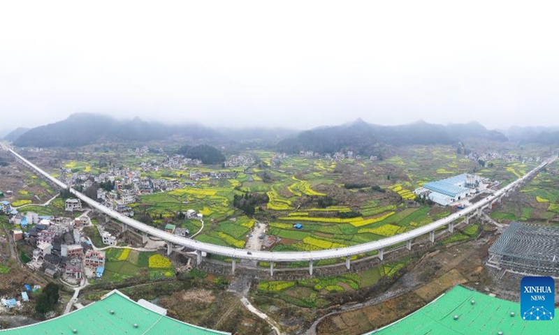 Aerial panoramic photo taken on March 6, 2022 shows the two-lane Lajuan Grand Bridge of the Guiyang-Nanning high-speed railway in southwest China's Guizhou Province.(Xinhua/Yang Wenbin)