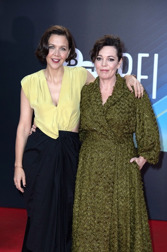 Maggie Gyllenhaal (left) and Olivia Coleman attend <em>The Lost Daughter</em> premiere at the Royal Festival Hall in London, England on October 13, 2021. Photo: IC