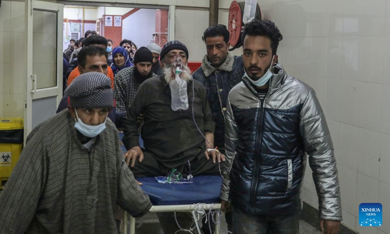 A wounded man is carried on a stretcher at a hospital in Srinagar city, the summer capital of Indian-controlled Kashmir, on March 6, 2022.Photo:Xinhua