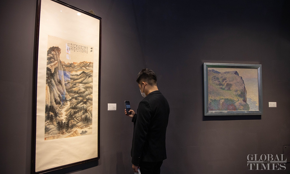 Masterpieces by famous artists including Chinese artist Zhang Daqian have attracted many people at the fourth CIIE in Shanghai.Photo: Li Hao/Global Times