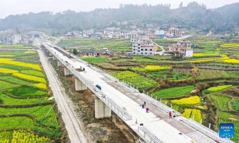 Aerial photo taken on March 6, 2022 shows a construction site of the Guiyang-Nanning high-speed railway in southwest China's Guizhou Province.(Xinhua/Yang Wenbin)