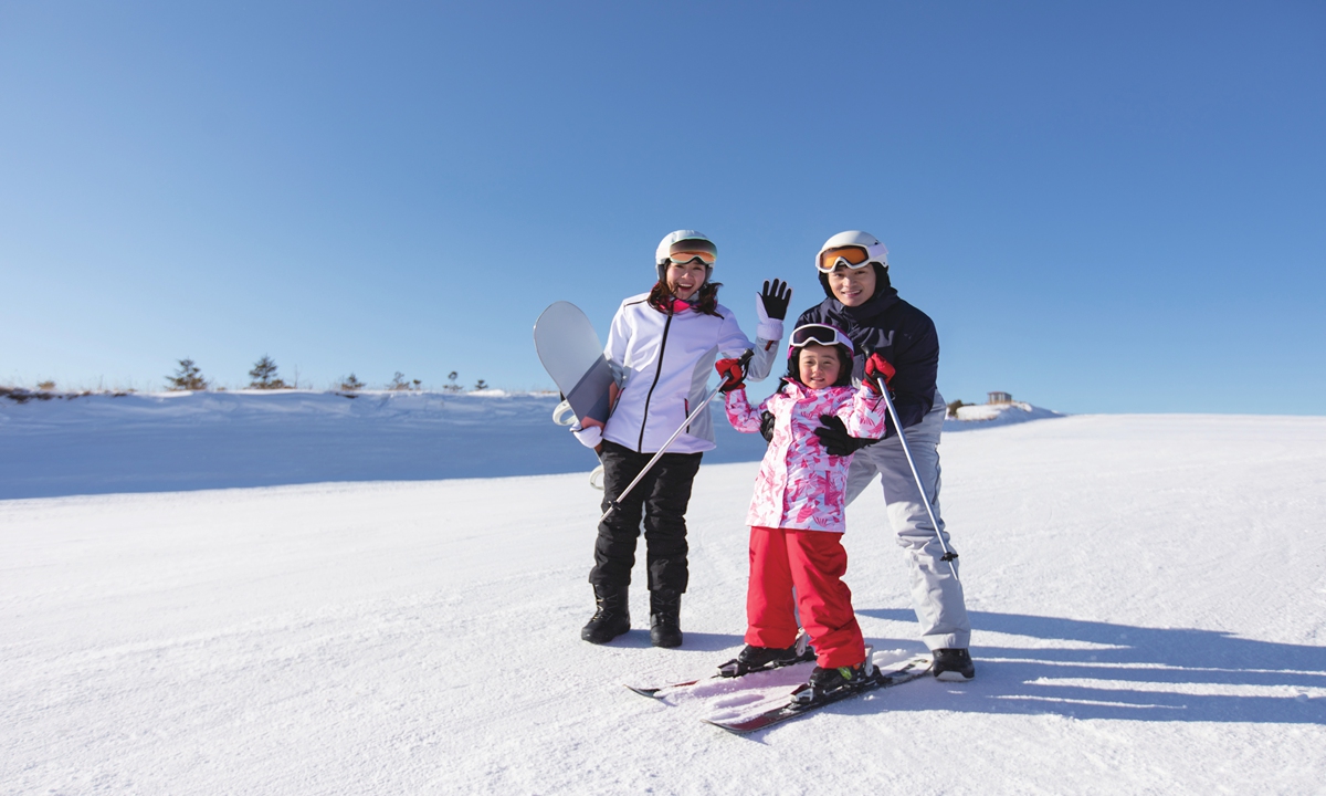 Young parents are teaching their daughter to ski at a ski resort in Zhagnjiakou, North China's Hebei Province. Photo: VCG