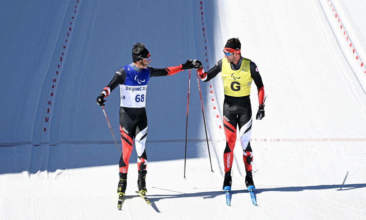 Canada's Brian McKeever (left) and his guide Russell Kennedy celebrate on March 7, 2022 in Chongli, Hebei Province. Photo: VCG