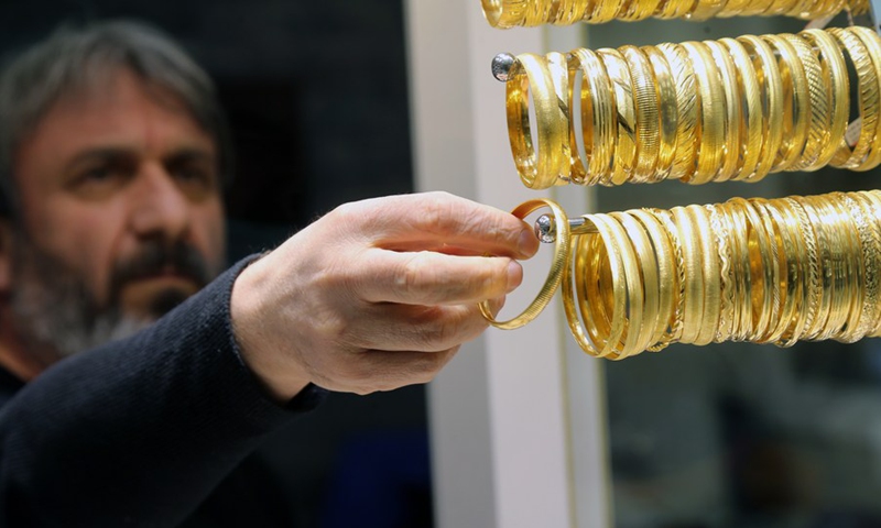 A jeweler is seen at a jewelry store in Ankara, Turkey, on Feb. 14, 2022.(Photo: Xinhua)