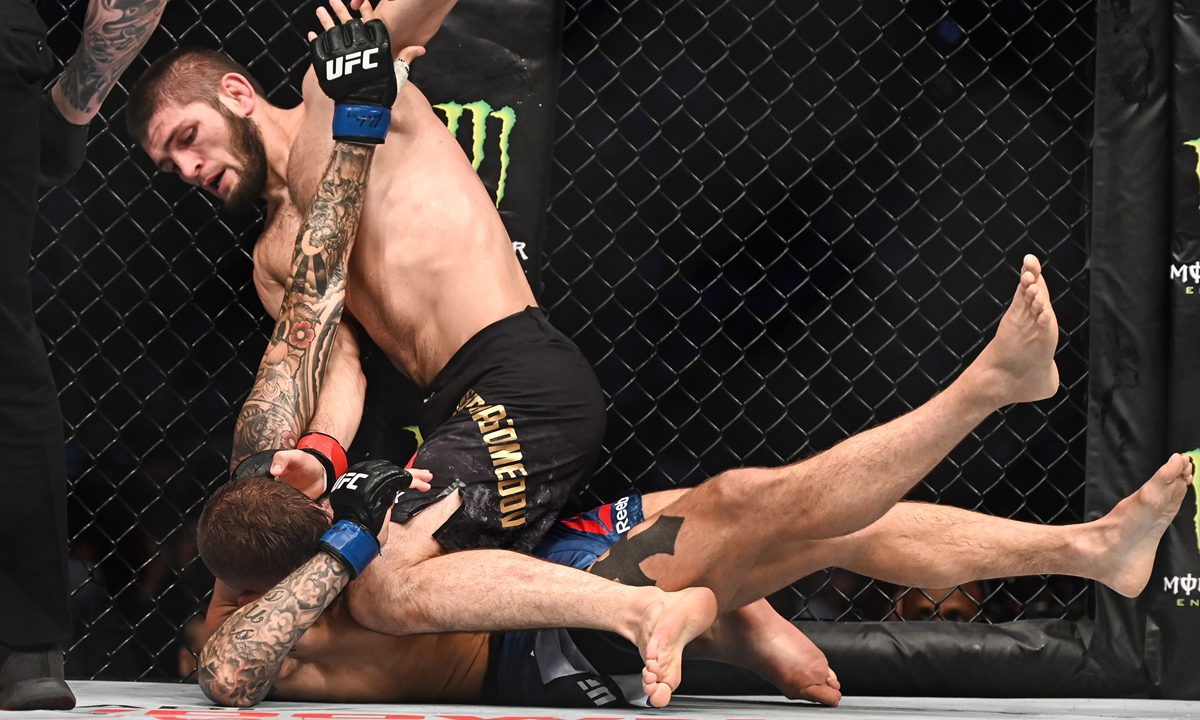 Khabib Nurmagomedov (top) fights Dustin Poirier on September 7, 2019 in Abu Dhabi. Photo: IC