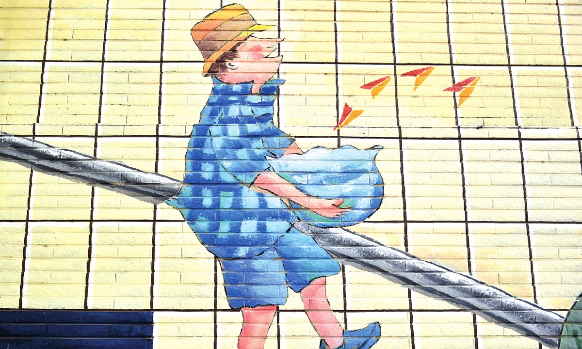 A graffiti wall at Zhangfuyuan station in Nanjing, capital of East China's Jiangsu Province, becomes a new hot spot for influencers on March 14, 2022. Photo: IC