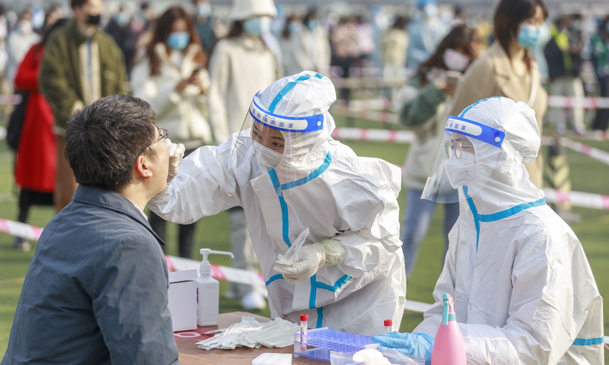Residents in North China's Tianjin Municipality undergo nucleic acid testing in an orderly manner. Tianjin reported 12 confirmed cases on March 9, 2022. Photo: VCG