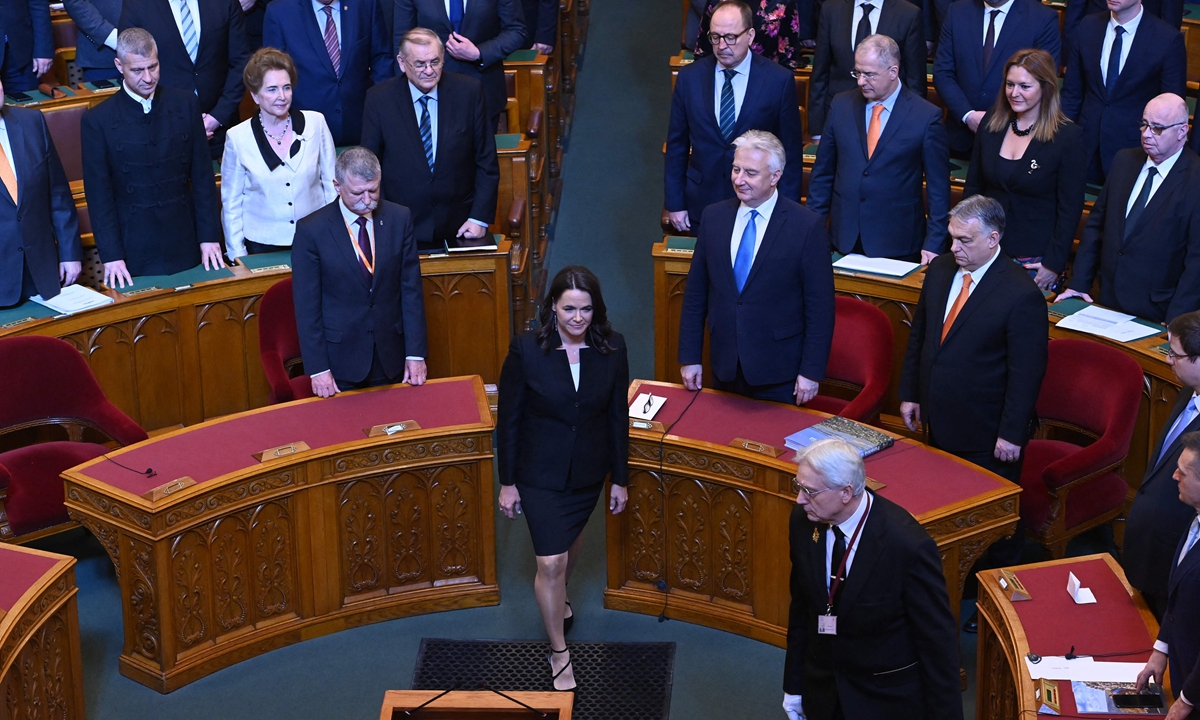Newly elected Hungarian President Katalin Novak (C) arrives to take her oath after representatives of the Hungarian parliament approved her appointment as the new president at the parliament building in Budapest on March 10, 2022. Novak is the EU member's first ever woman president. Photo: VCG