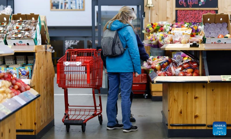 Consumers shop at a grocery store in Washington, DC, the United States, March 10, 2022.US consumer inflation in February continued to rise at the fastest annual pace in 40 years, the US Labor Department reported on Thursday.