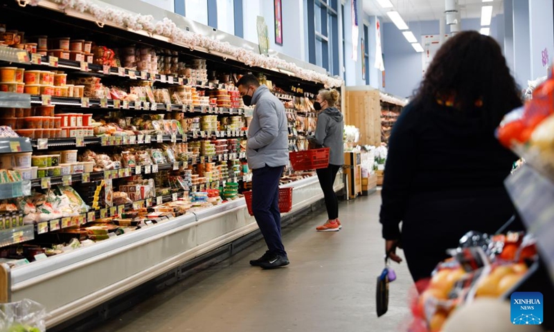 Consumers shop at a grocery store in Washington, DC, the United States, March 10, 2022.US consumer inflation in February continued to rise at the fastest annual pace in 40 years, the US Labor Department reported on Thursday.