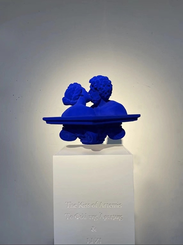 The Kiss of Artemis Photo: Courtesy of Li Zi