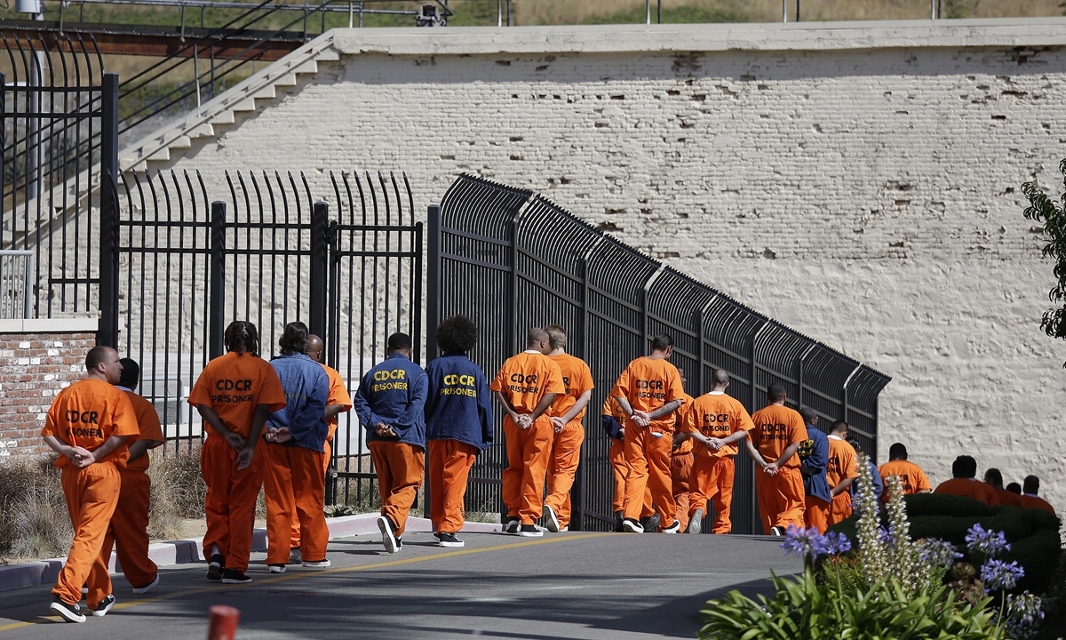 Inmates walk in a line at San Quentin State Prison in San Quentin, California on August 16, 2016. Photo: VCG