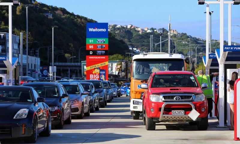 People queue to fill the tanks at a Waitomo gas station in New Zealand's capital city Wellington in the afternoon of March 11, 2022, moment before another hike in fuel price.Photo:Xinhua
