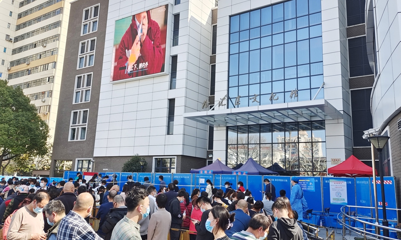 Local Shanghai residents queue up for a nucleic acid test at a cultural center in Xuhui district on March 12, 2022. Photo: VCG