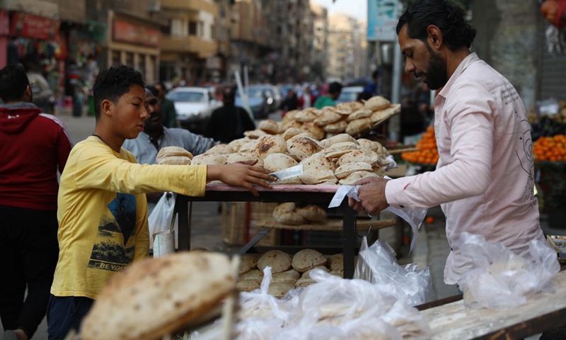 A boy buys bread at a market in Cairo, Egypt, on March 9, 2022.(Photo: Xinhua)